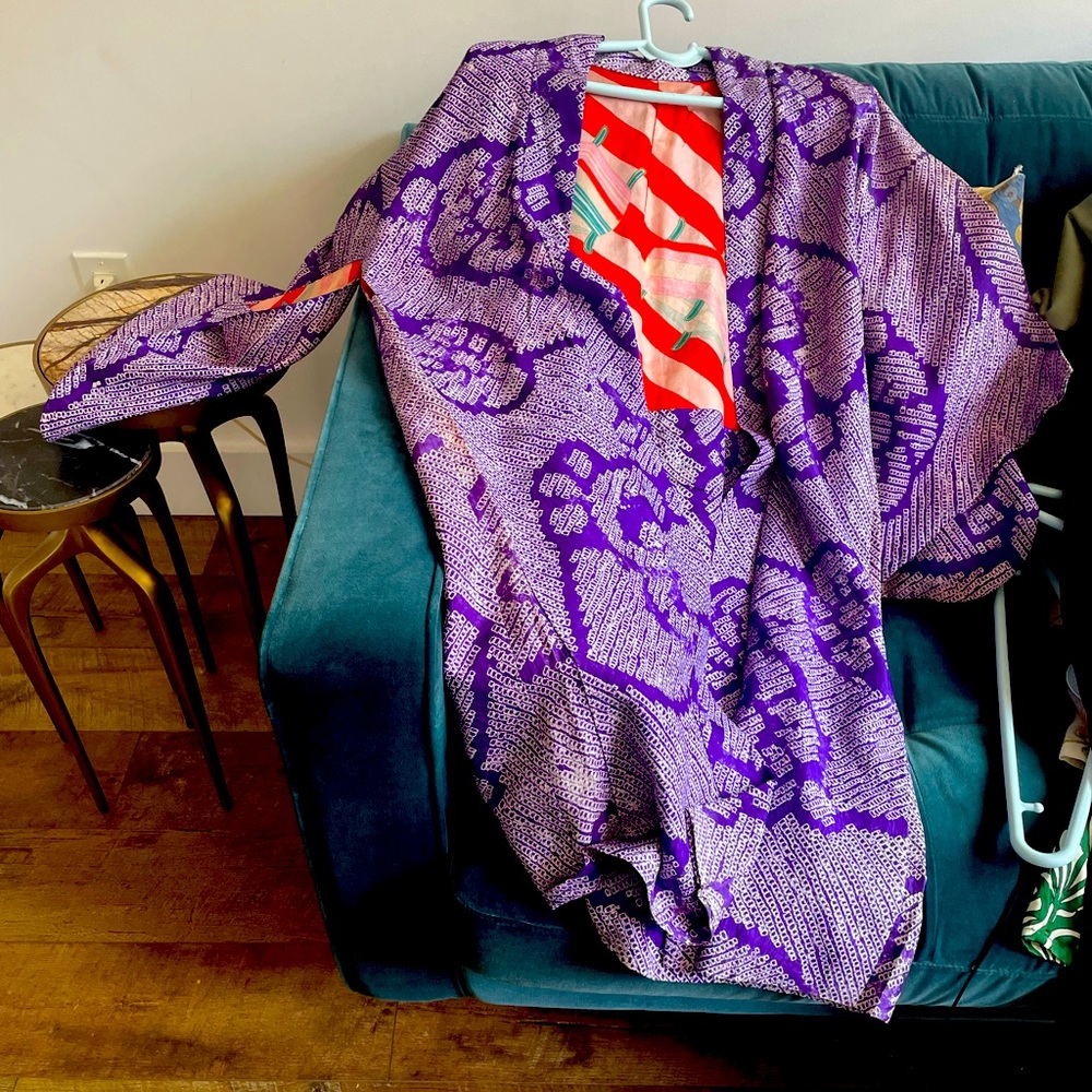 Silk short kimono style jacket. Size M